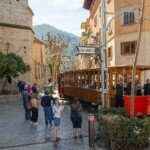 train arrives to Soller